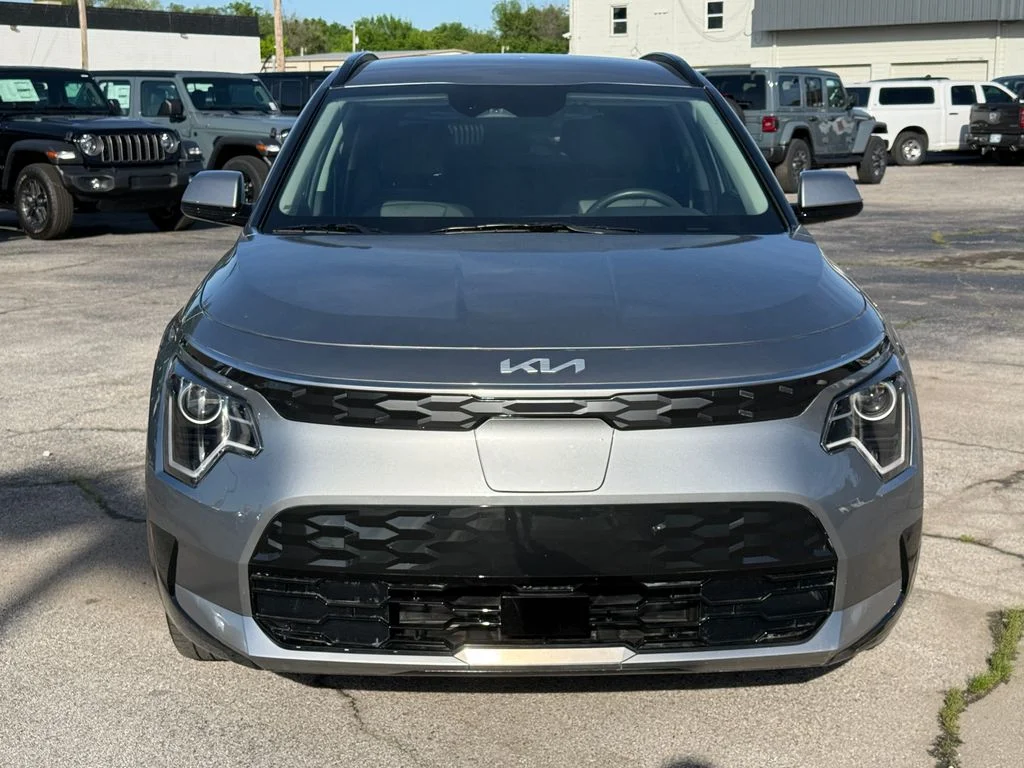 Used 2024 Gray Kia Wind image 14