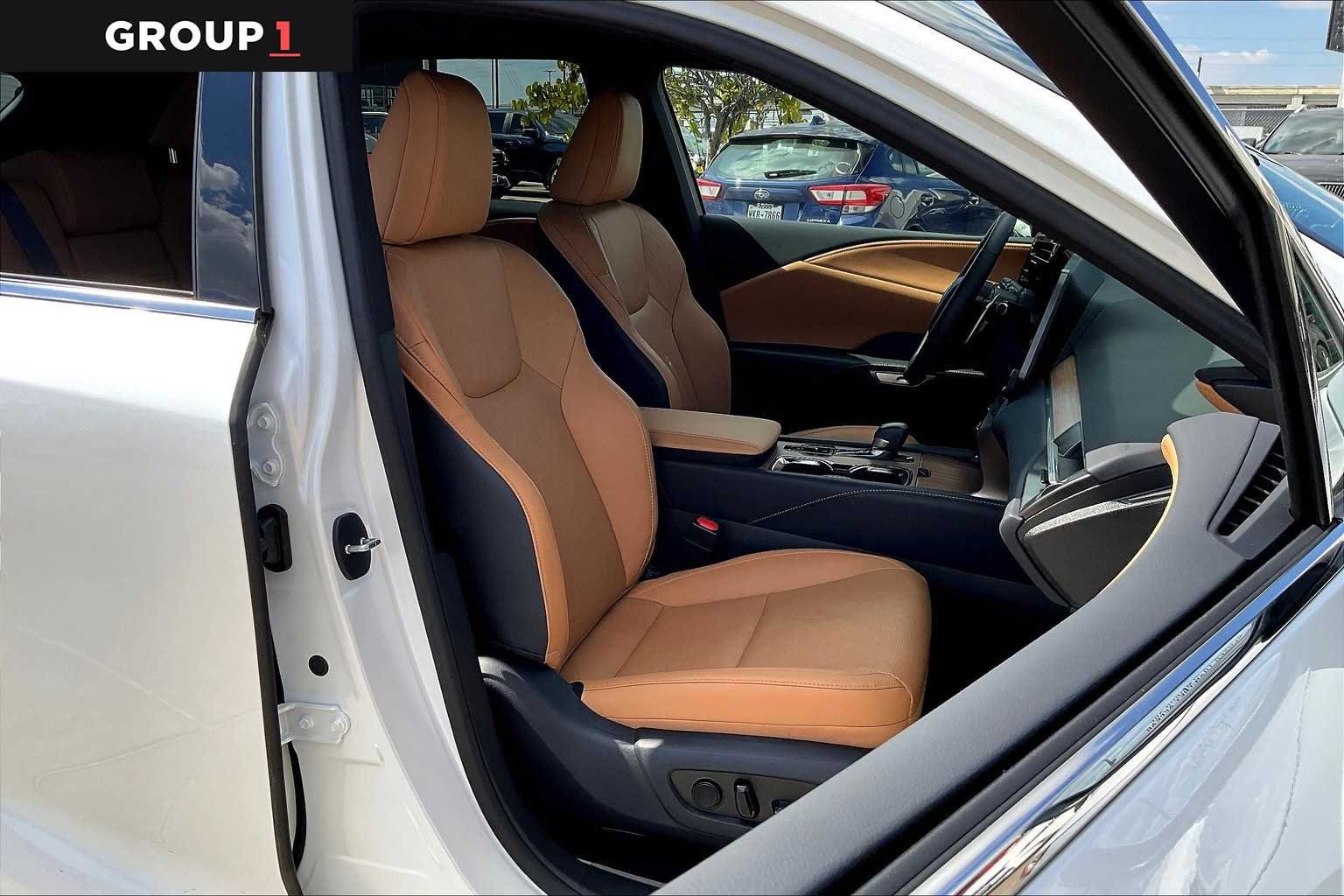 Used 2025 Eminent White Pearl Lexus Premium Plus image 7