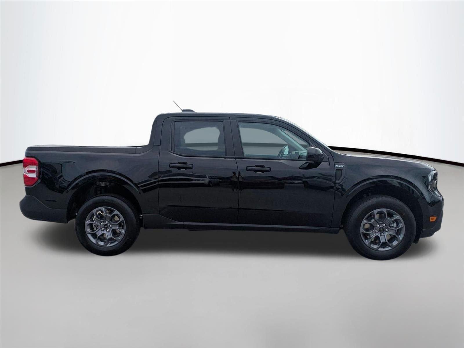 New 2026 Shadow Black Ford XLT image 4