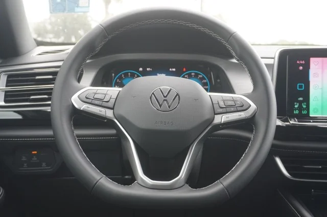 New 2026 Deep Black Pearl Volkswagen 2.0T SE W/TECHNOLOGY image 25