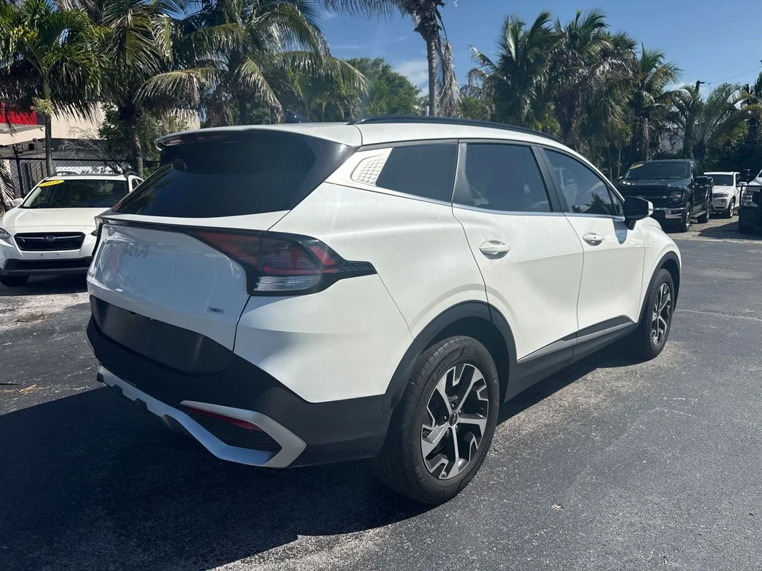 Used 2023  Kia EX image 7