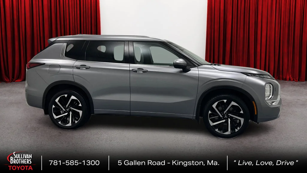 Used 2023 Gray Mitsubishi SEL Black Edition image 4