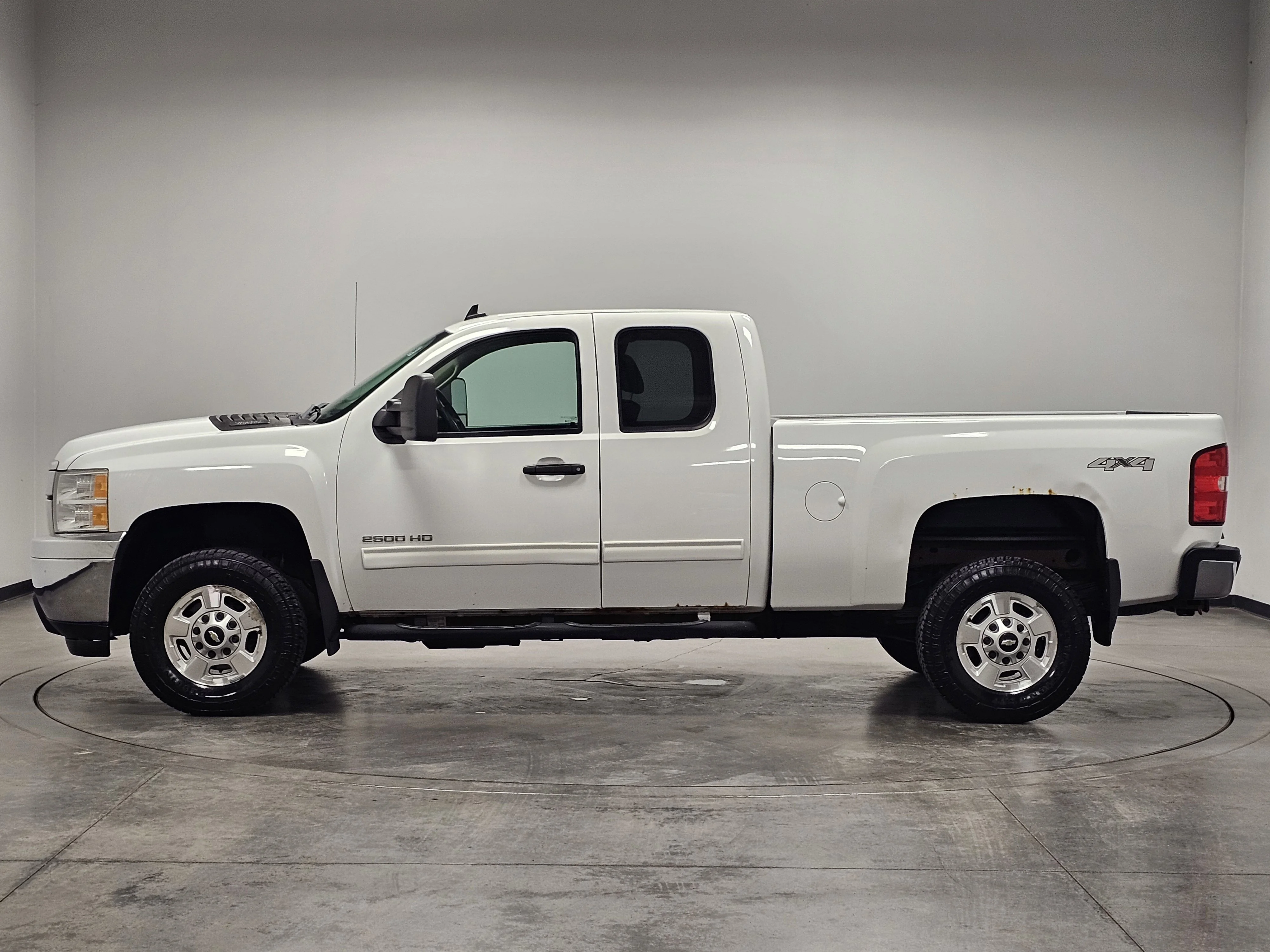 Used 2013 Summit White Chevrolet LT image 5
