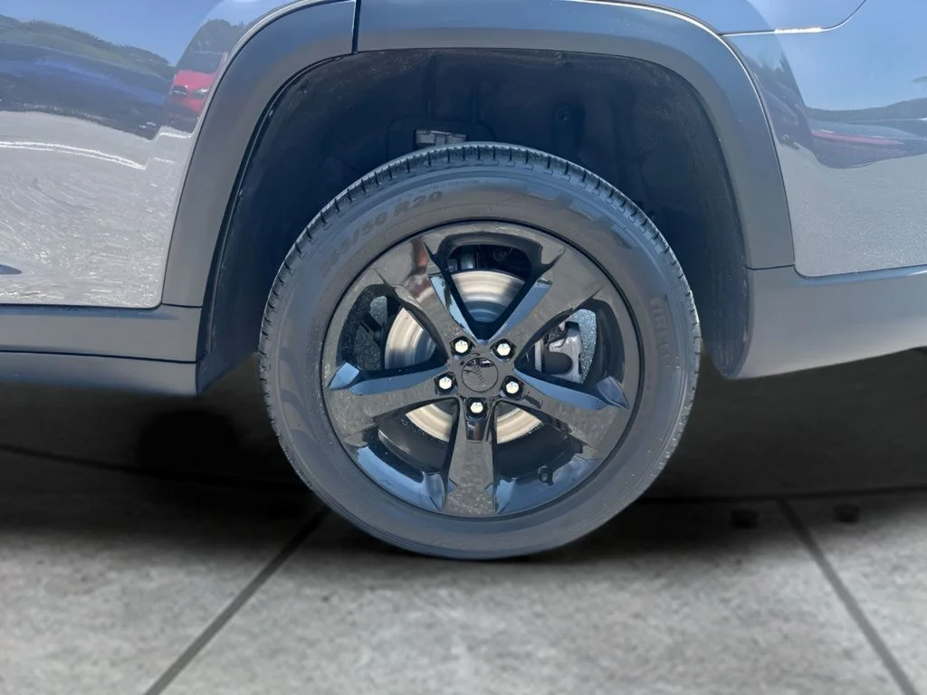 Used 2025 Gray Jeep Limited image 29