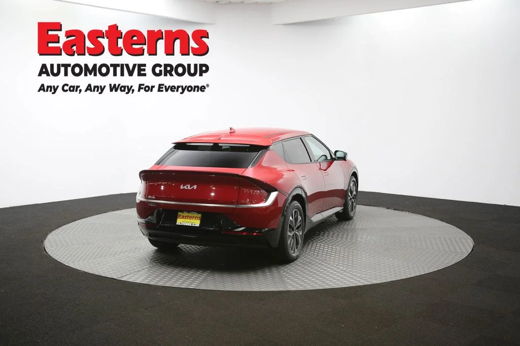 Used 2023 Red Kia Wind image 41
