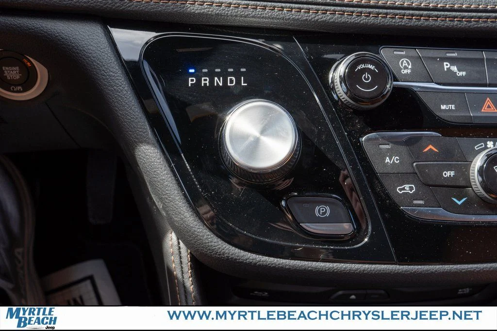 New 2026 Bright White Clear-Coat Exterior Paint Chrysler Pinnacle image 26