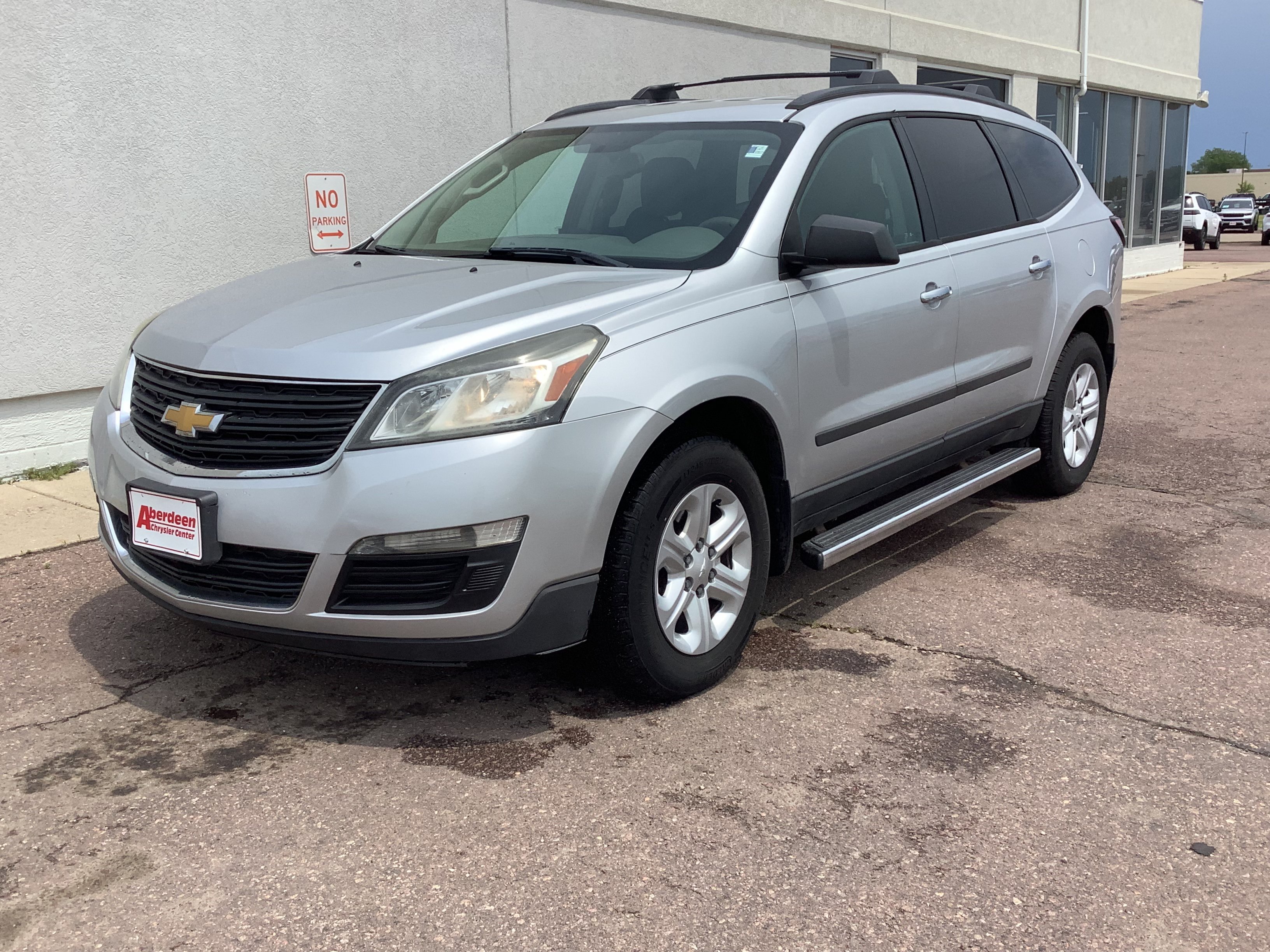 Used 2016 Chevrolet Traverse LS with VIN 1GNKVFED7GJ337382 for sale in Aberdeen, SD