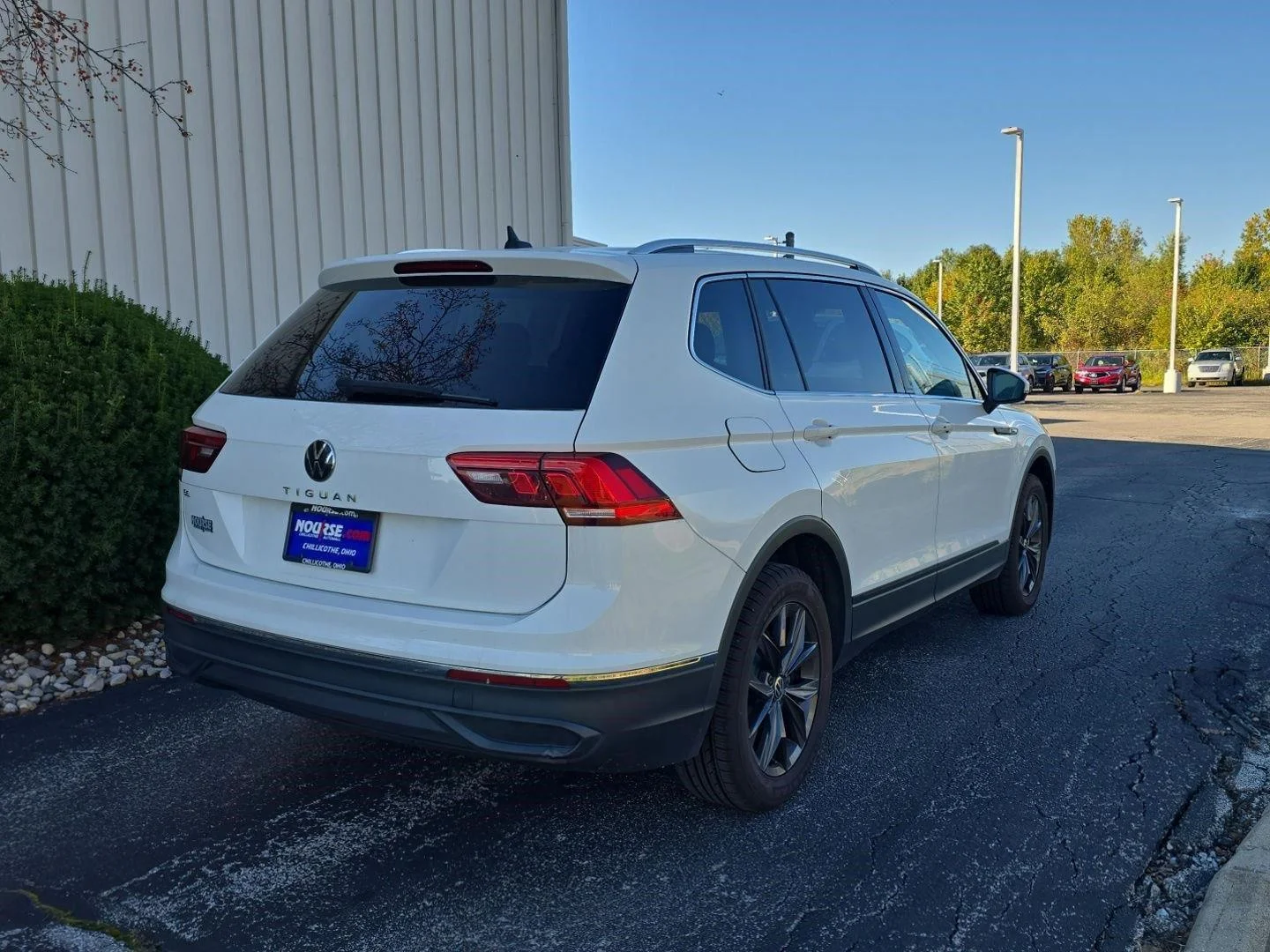 Used 2024 Pure White Volkswagen SE image 9