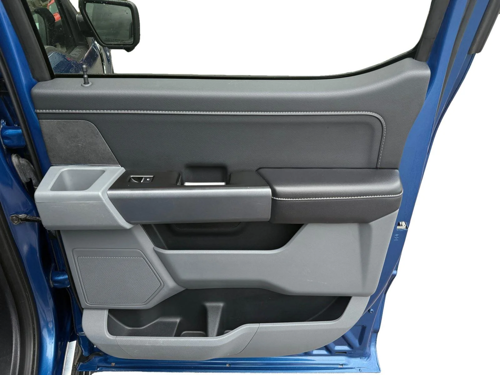 Used 2024 Atlas Blue Ford XLT image 22