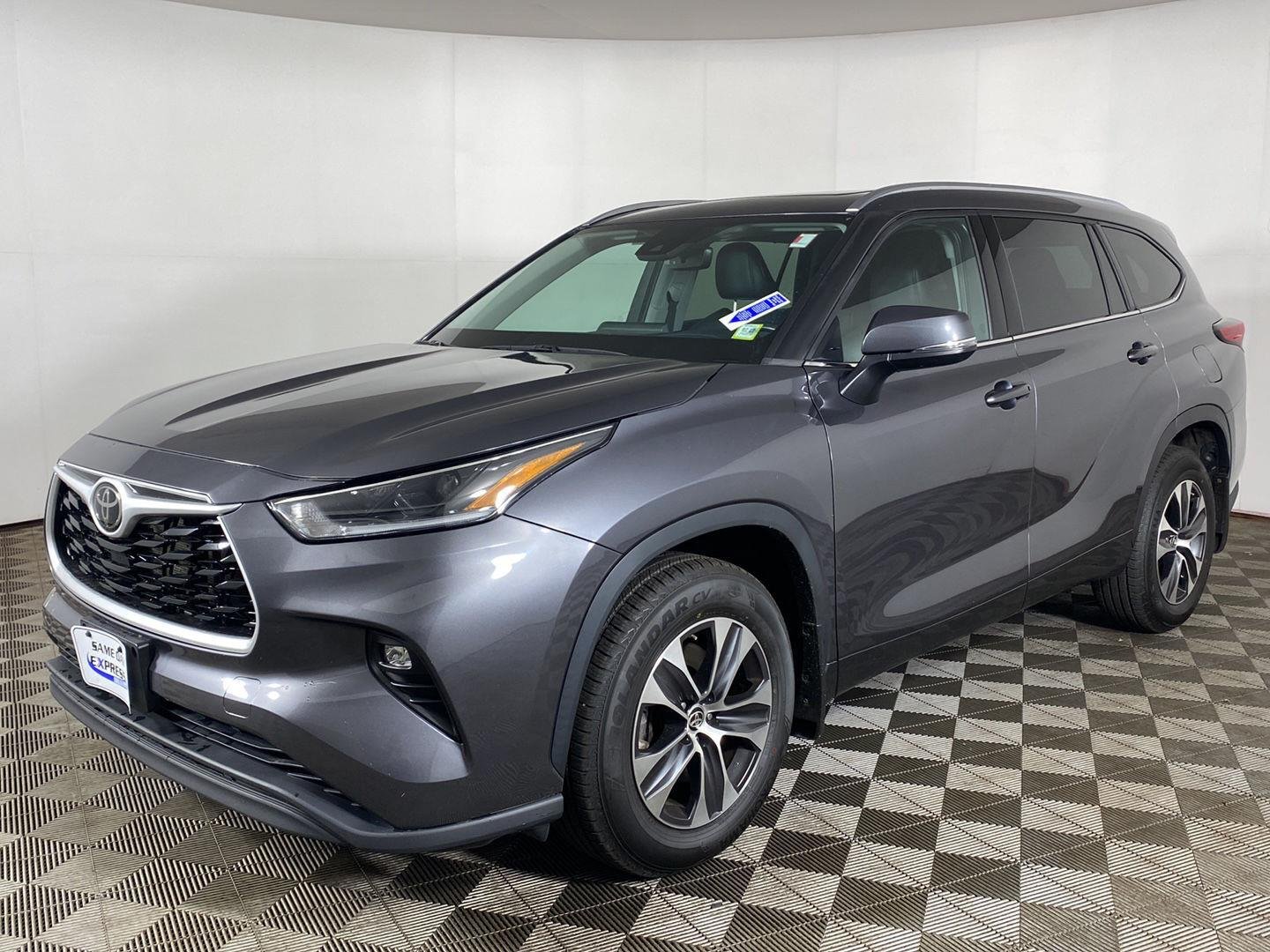 Used 2021 Magnetic Gray Metallic Toyota XLE image 31