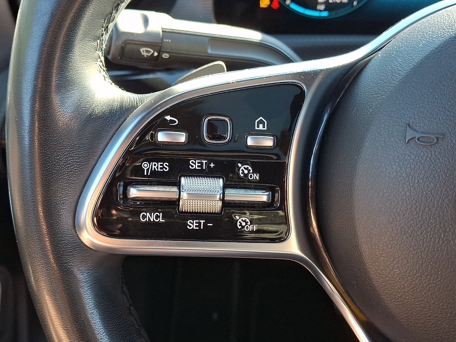 Certified Used 2023 Polar White - 149 Mercedes-Benz 4MATIC® image 21