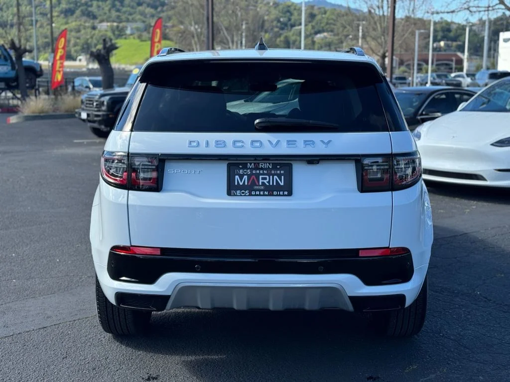 Used 2024 White Land Rover S image 9