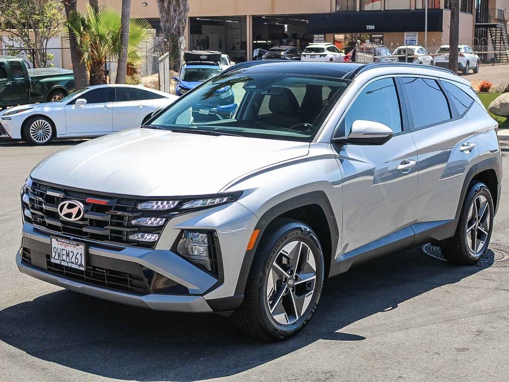 Used 2025 Silver Hyundai SEL Convenience image 3