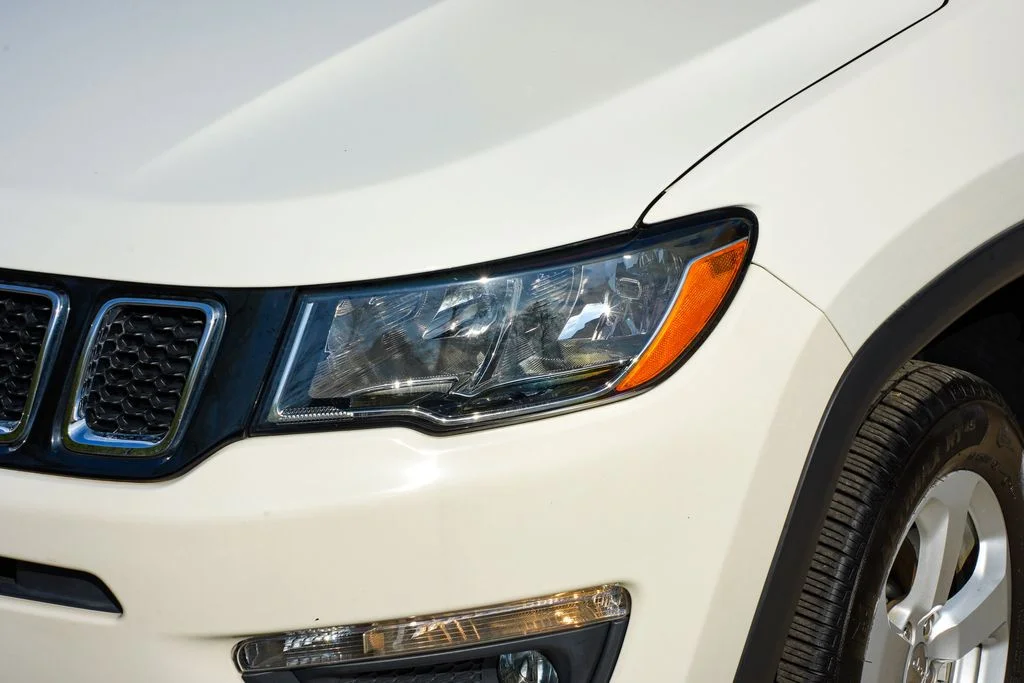 Used 2020 White Jeep Latitude image 9