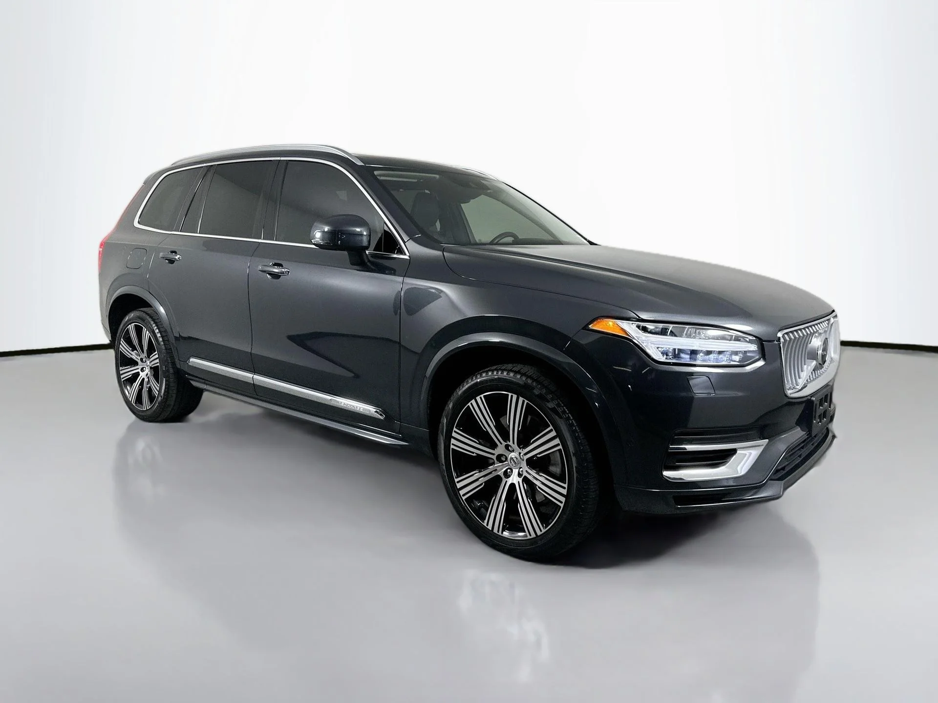 Used 2021  Volvo T8 Inscription 7 Passenger image 3