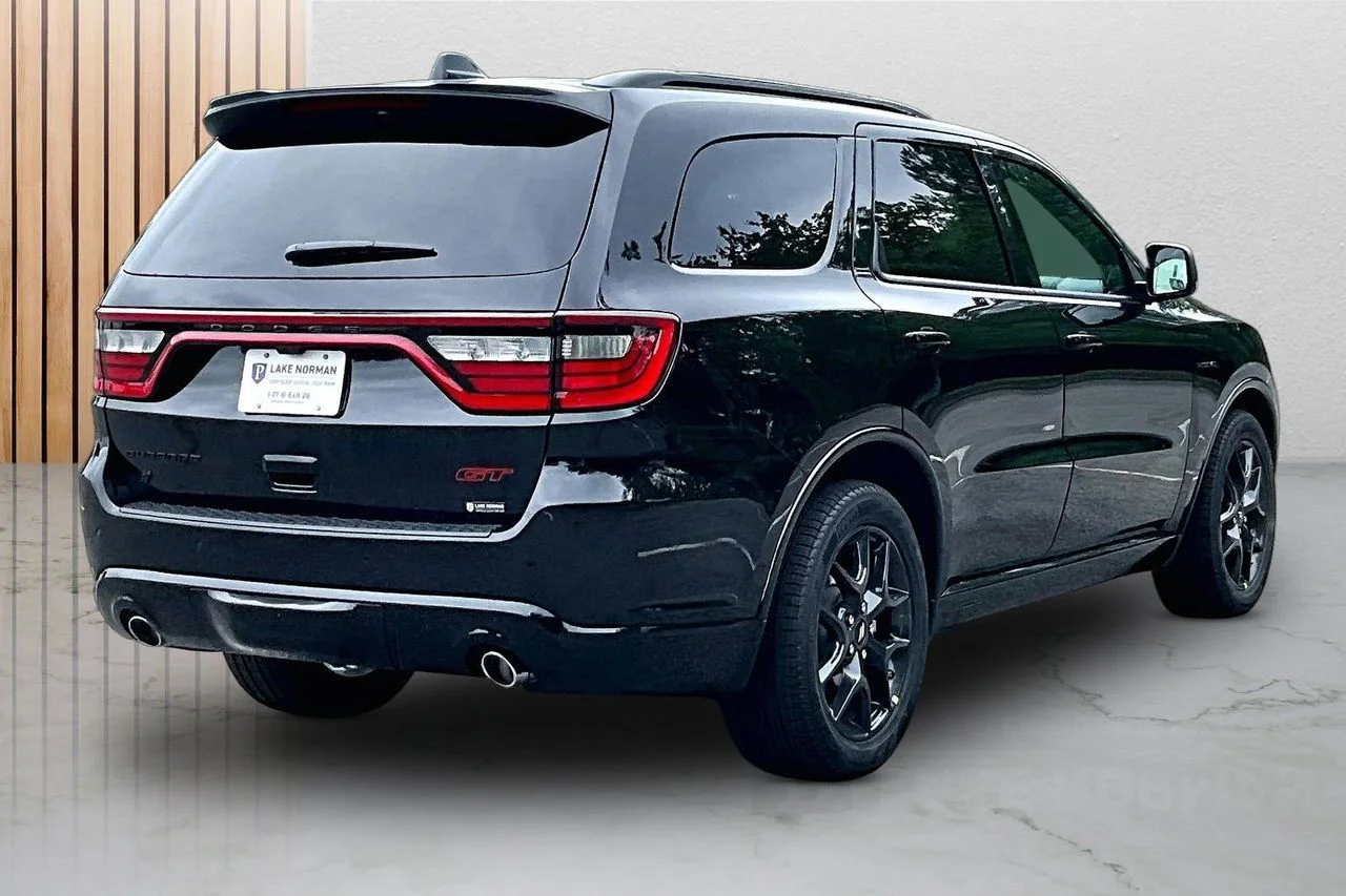 New 2026 Diamond Black Clear-Coat Exterior Paint Dodge GT Plus HEMI V8 image 9
