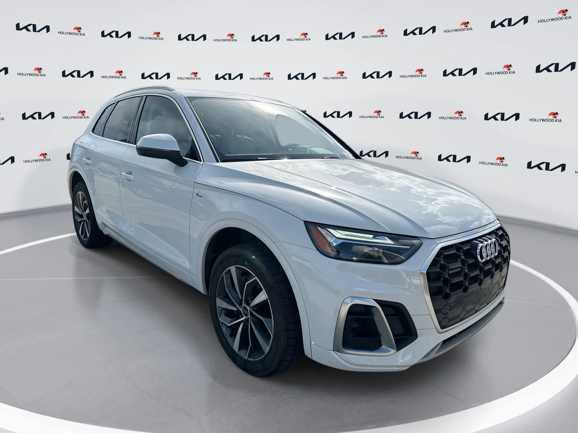 2023 Audi Q5 45 Premium's photo