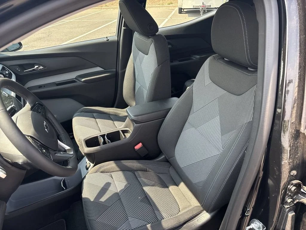 New 2027 Mosaic Black Metallic Chevrolet LT image 18