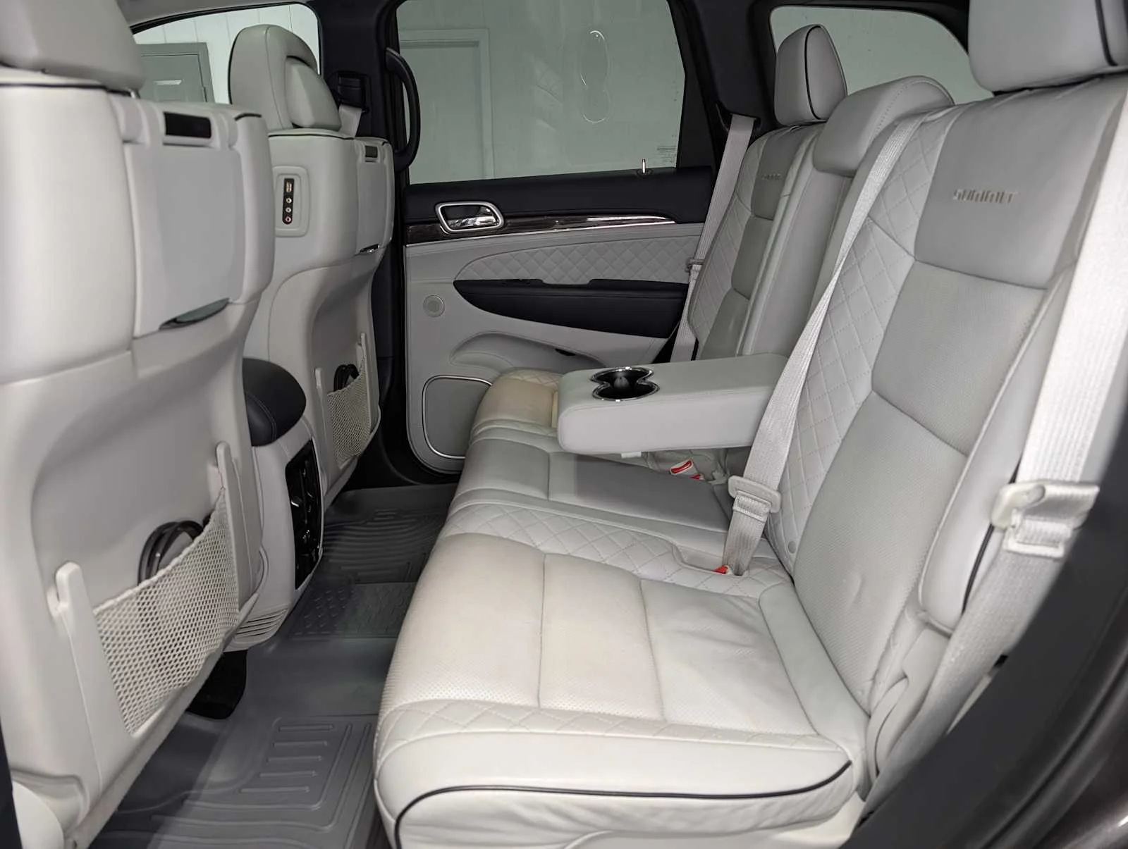 Used 2018 Granite Crystal Metallic Clearcoat Jeep Summit image 27