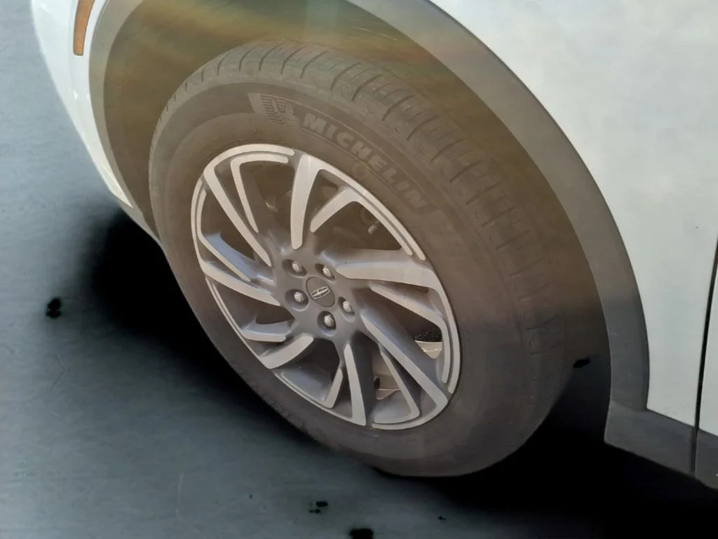 Used 2023 White Lincoln Standard image 21