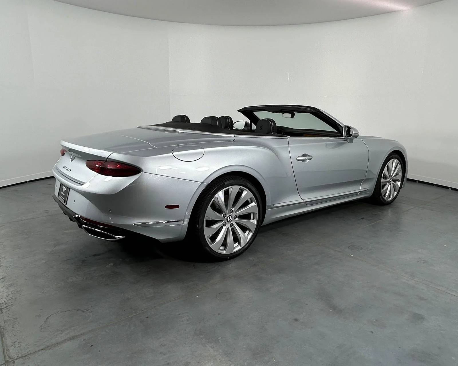 New 2026  Bentley V8 image 9