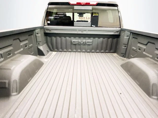 Used 2025 Black GMC Denali image 29