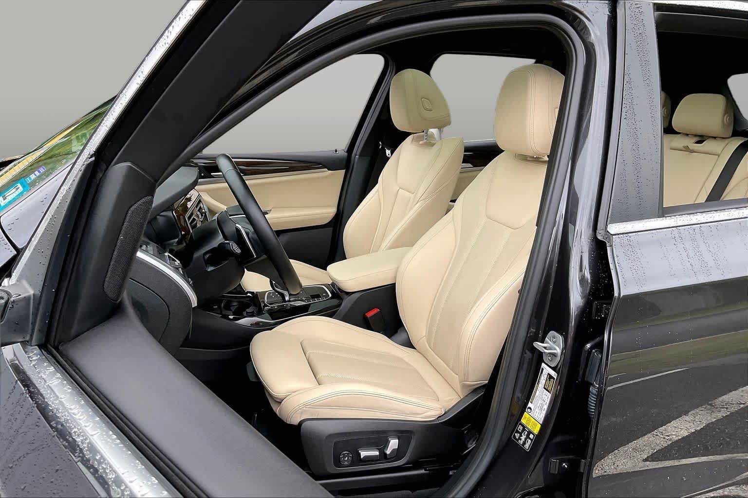 Used 2023 Dark Graphite Metallic BMW xDrive30i image 7