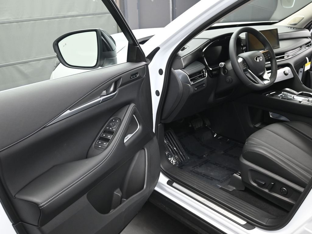 Used 2026 White INFINITI LUXE image 16