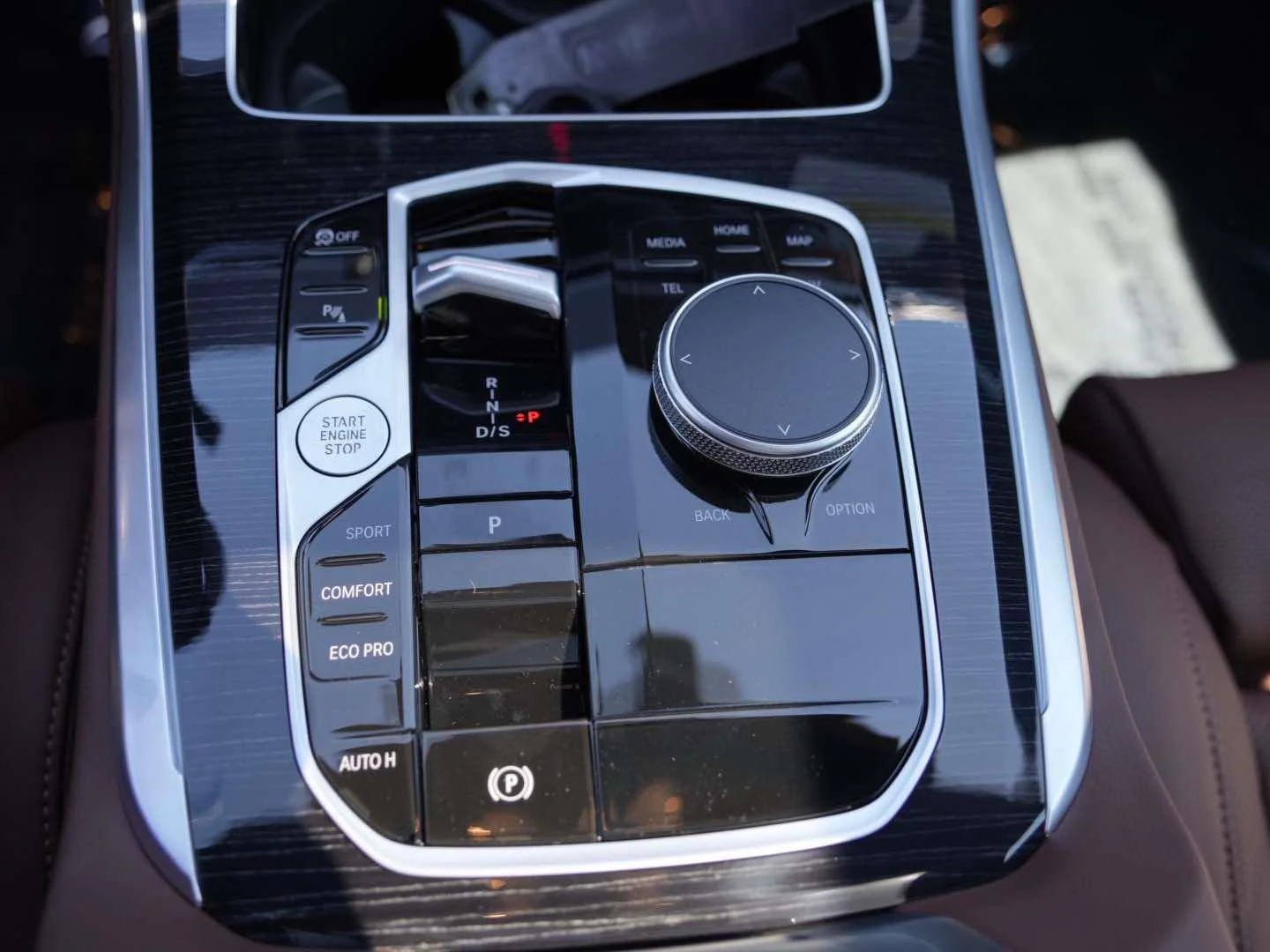 New 2026 Mineral White Metallic BMW sDrive40i image 24