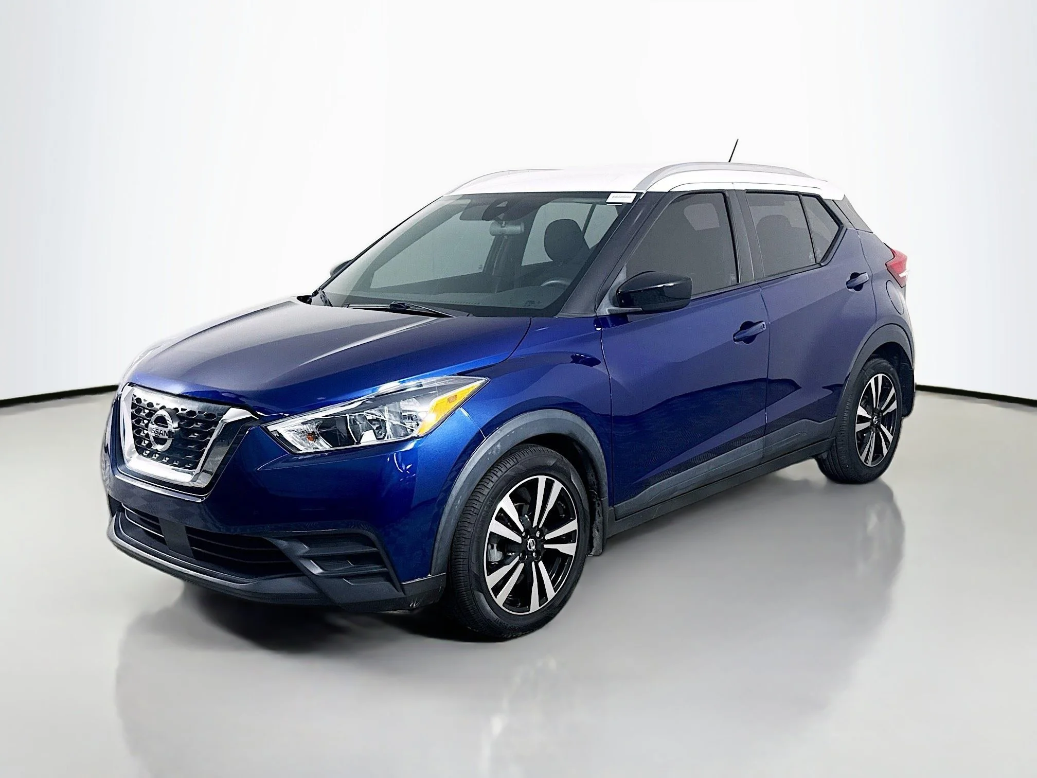 Used 2020 Deep Blue Pearl/Fresh Powder Nissan SV image 3