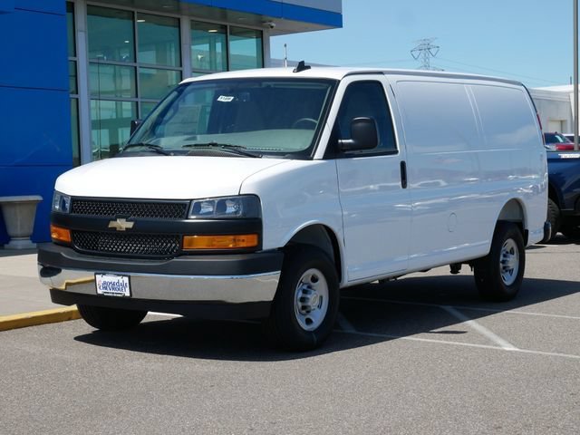 New 2025 Summit White Chevrolet WT image 2