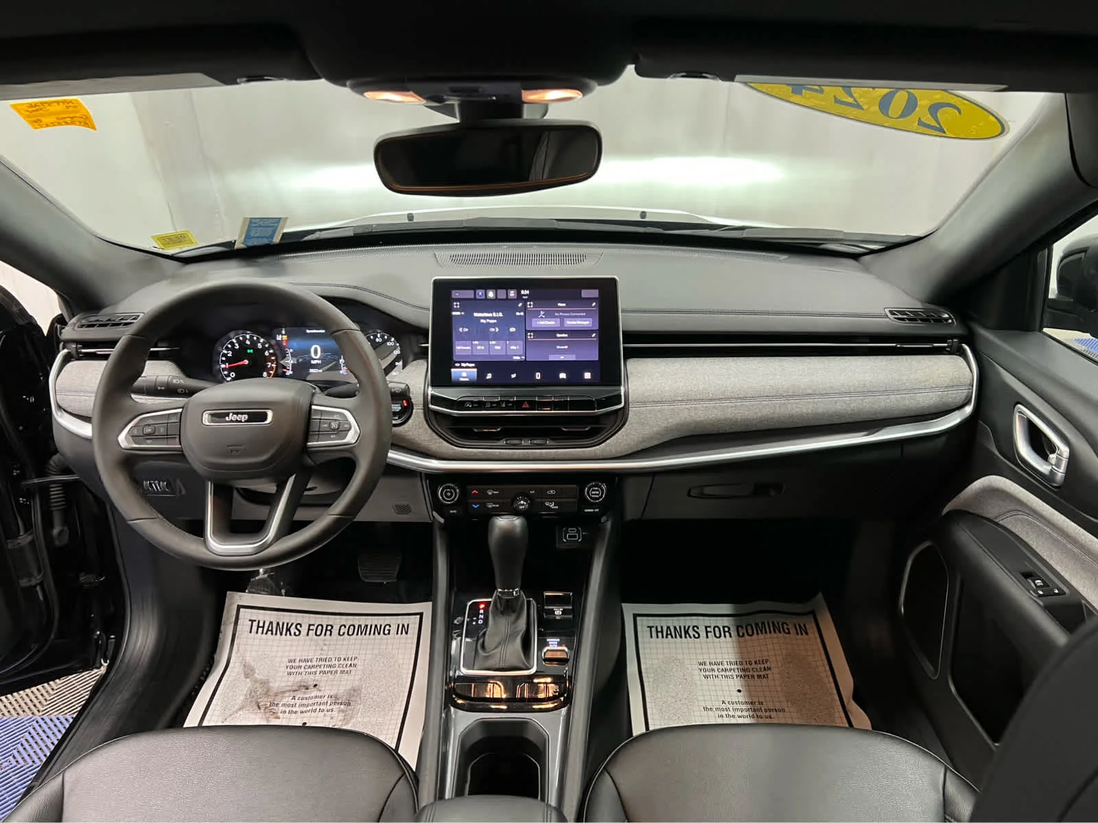 Used 2024 Diamond Black Crystal Pearlcoat Jeep Latitude image 29