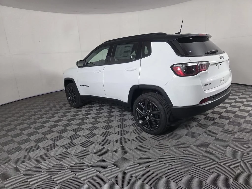 New 2026 Bright White Clear-Coat Exterior Paint Jeep Limited Altitude image 7