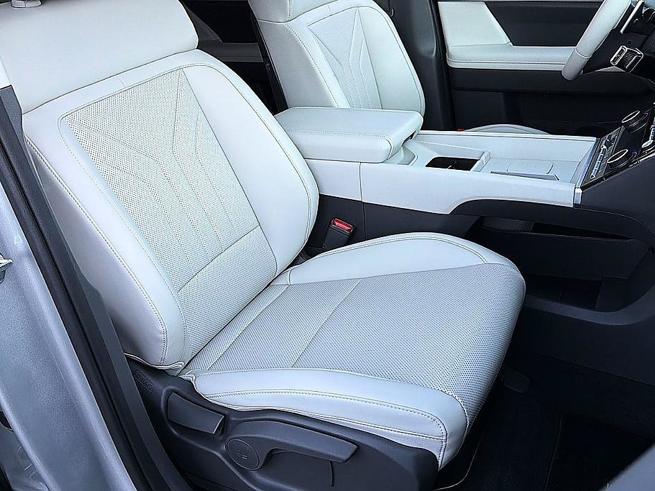 Used 2026 Shimmering Silver Hyundai SEL image 21