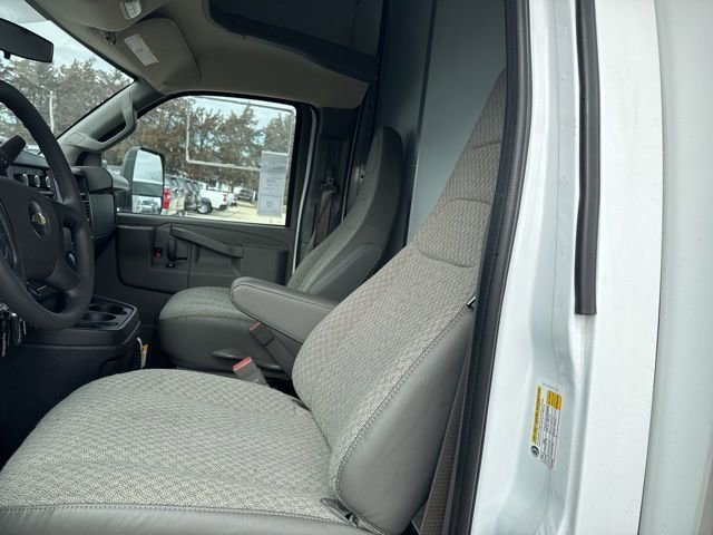 New 2025 Summit White Chevrolet 2WT image 16