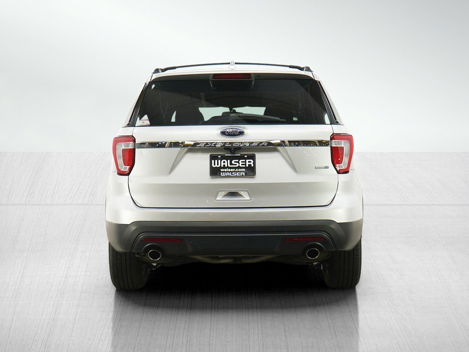 Used 2016 Ingot Silver Ford  image 4