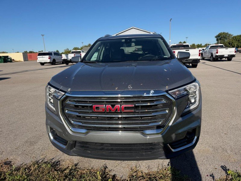 Used 2024 Sterling Metallic GMC AWD 4dr SLT image 2