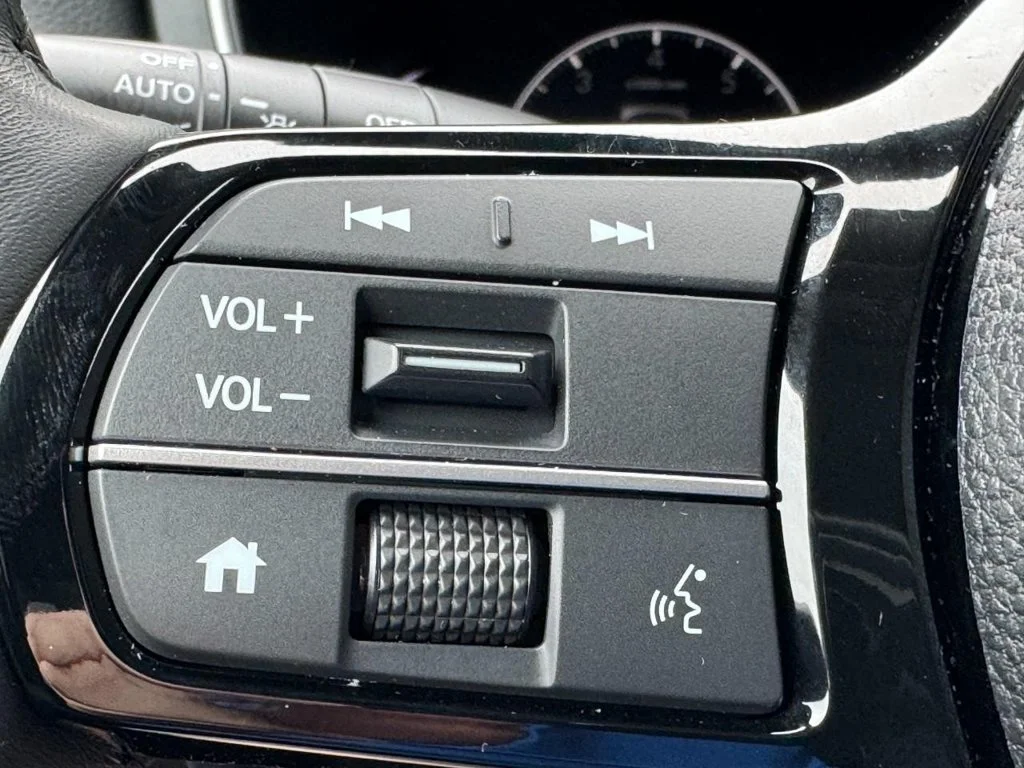 Certified Used 2025 White Honda Touring image 23