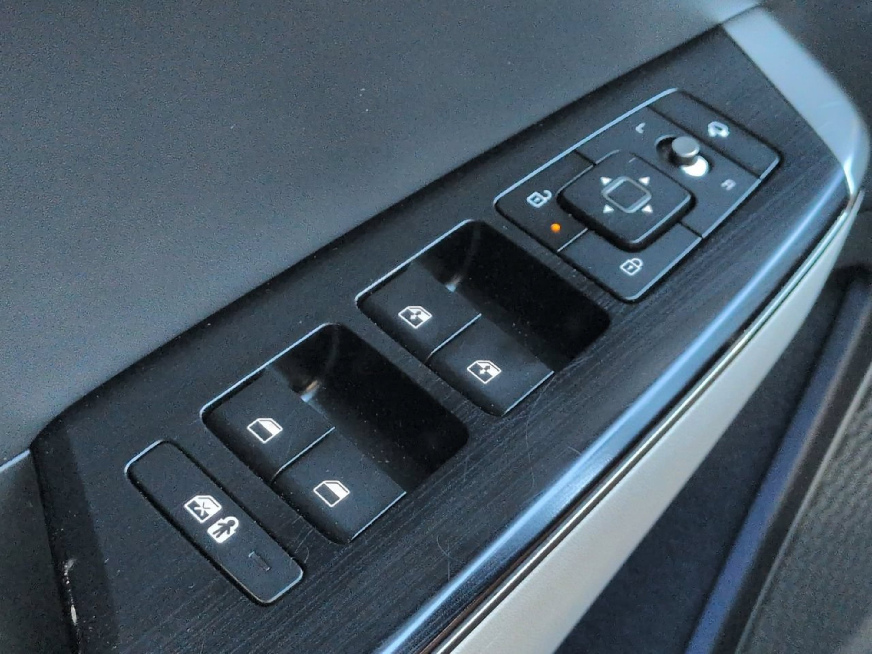 Certified Used 2025 Wolf Gray Kia GT-Line image 25