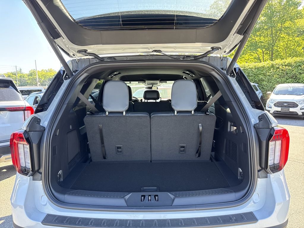 New 2026 Space White Metallic Ford ST-Line image 30