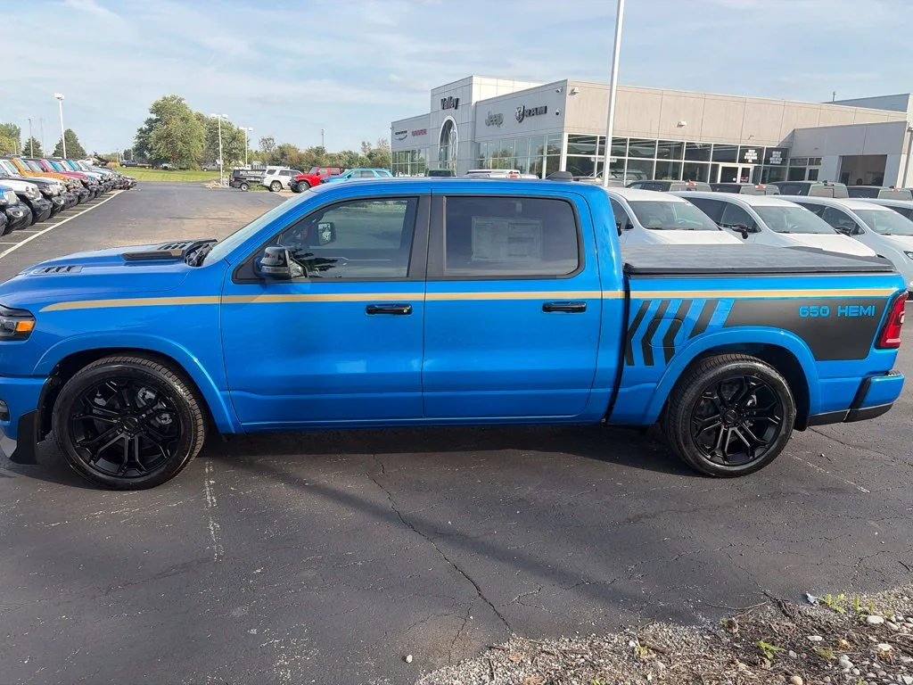 New 2026 Hydro Blue Pearl-Coat Exterior Paint RAM Big Horn/Lone Star image 12