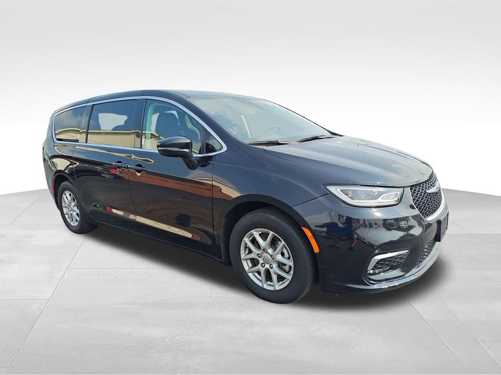 Used 2024 Black Chrysler Touring L image 7