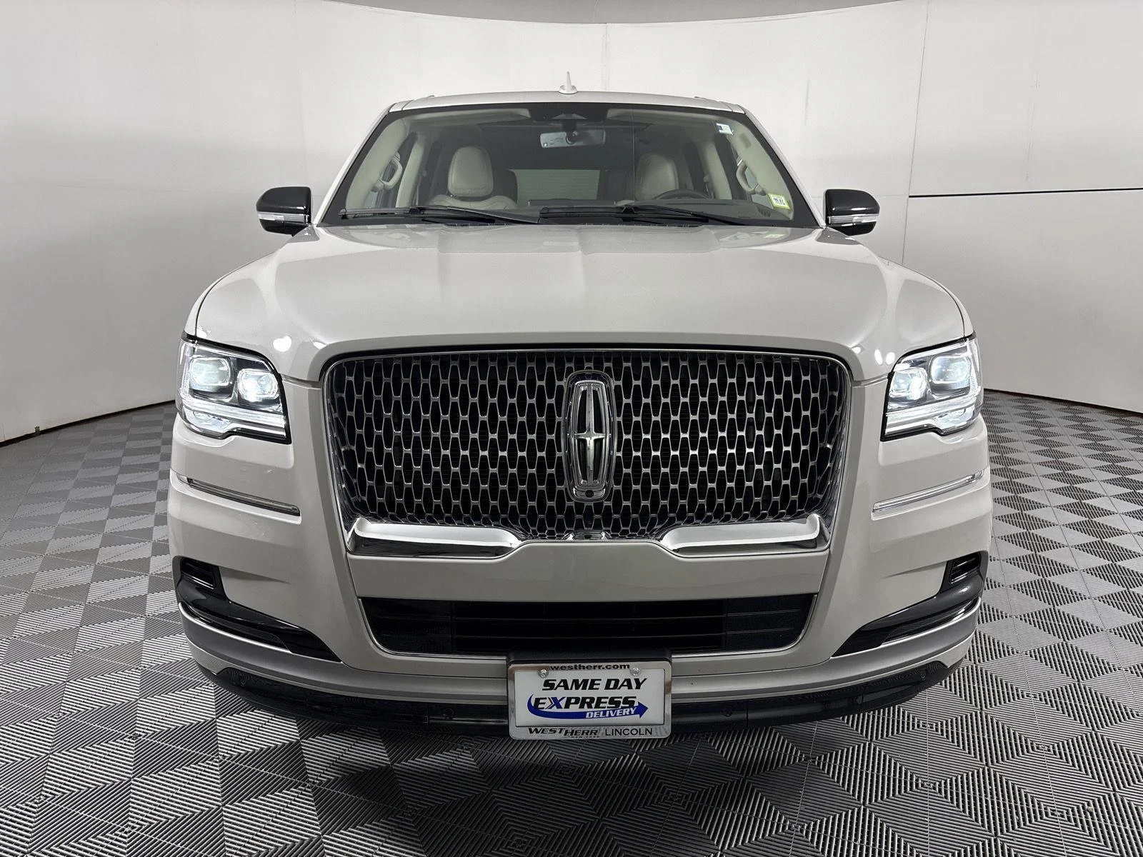 Used 2022 Ceramic Pearl Metallic Tri-Coat Lincoln Reserve image 2