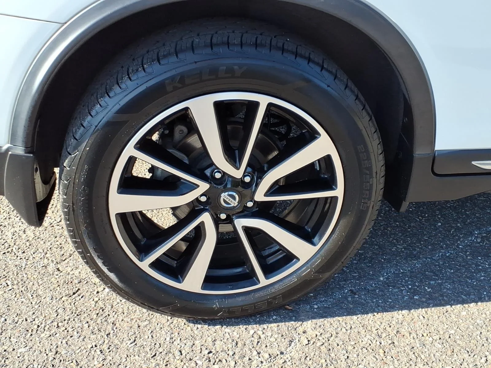 Used 2020 Pearl White Tricoat Nissan SL image 14