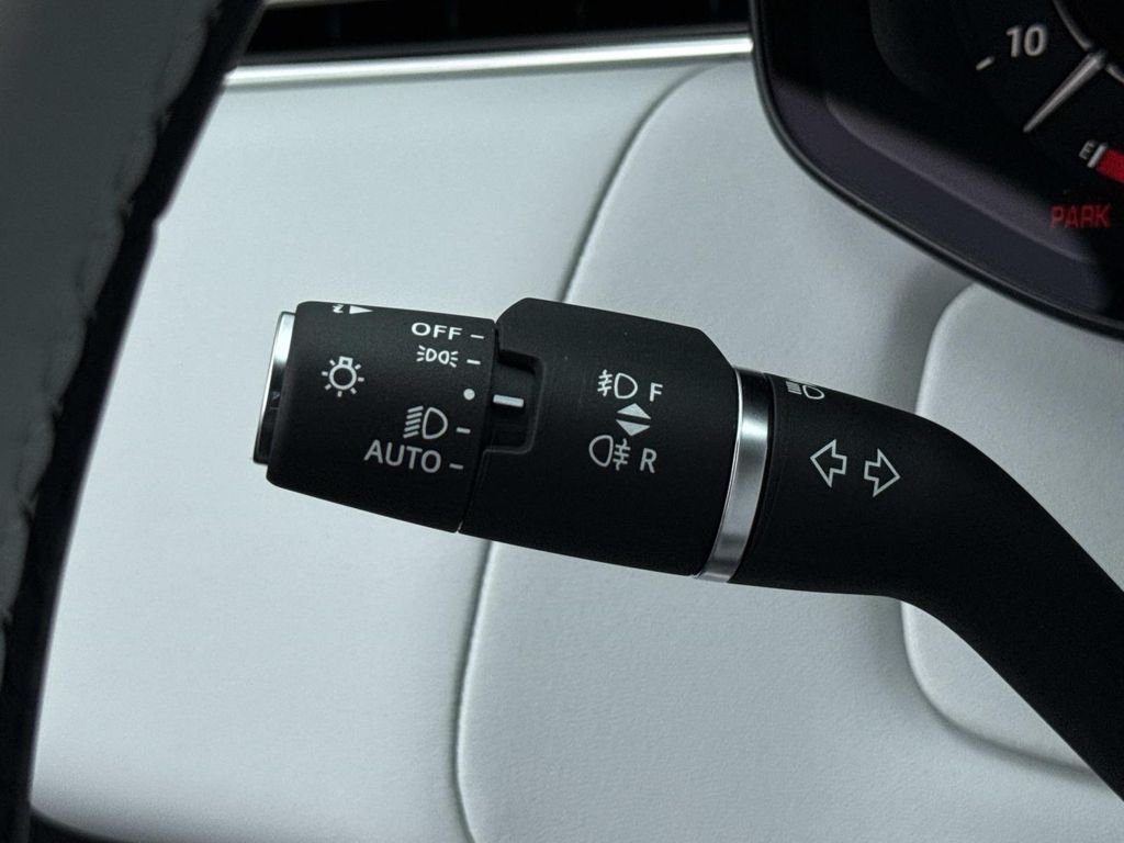 New 2026 Ostuni Pearl White Land Rover Dynamic SE image 8