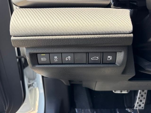 2025 Toyota Camry SE - Photo 28