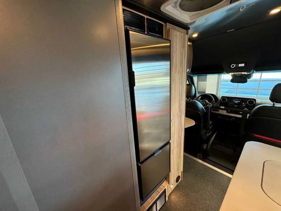 Used 2024 SILVER AIRSTREAM  image 53