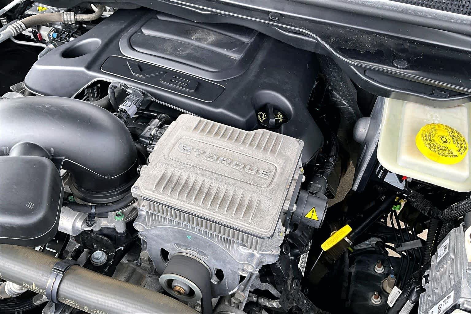 Used 2022 Luxury White Pearlcoat Jeep Series II image 31