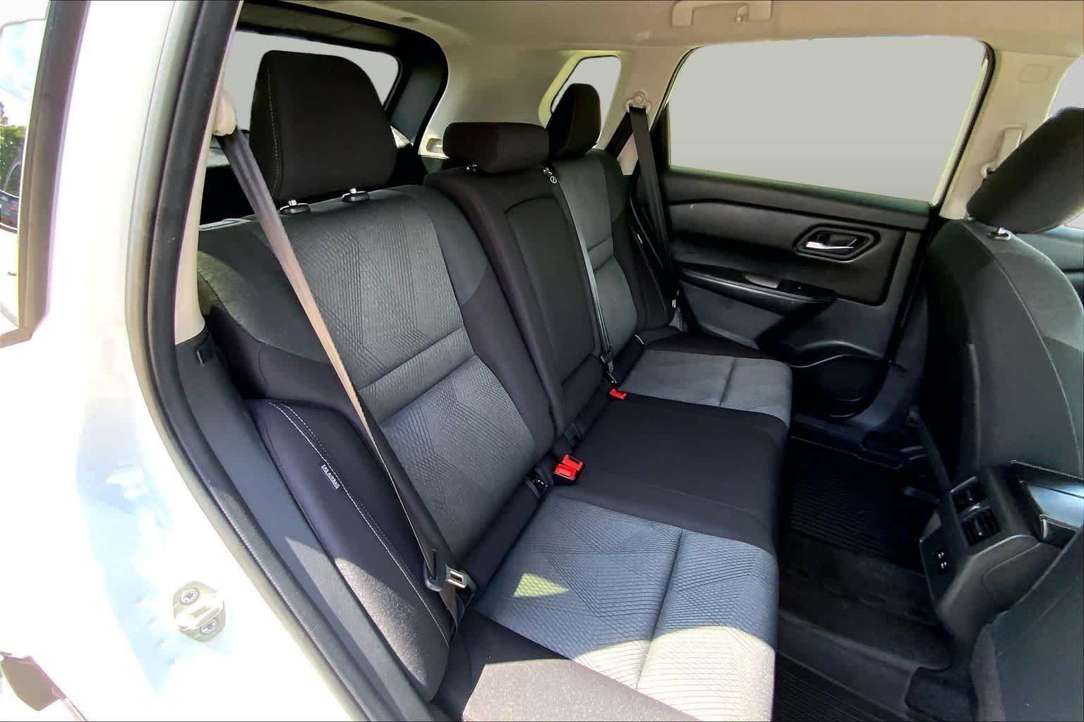 Used 2024 Everest White Pearl Nissan SV image 18