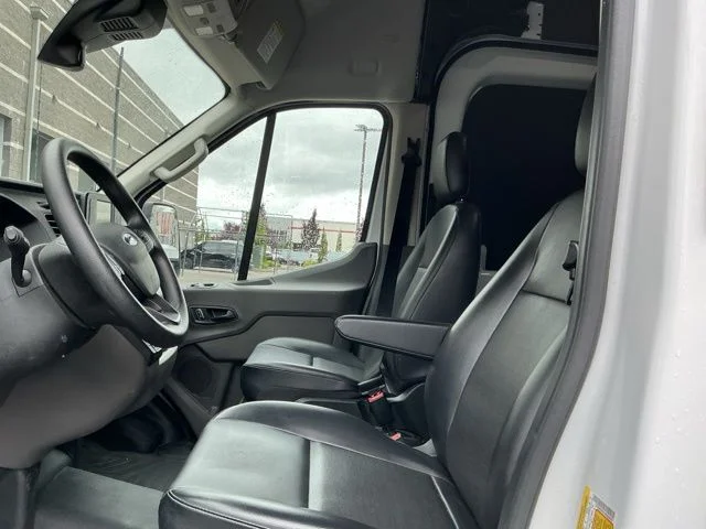 Used 2025  Ford Base image 9